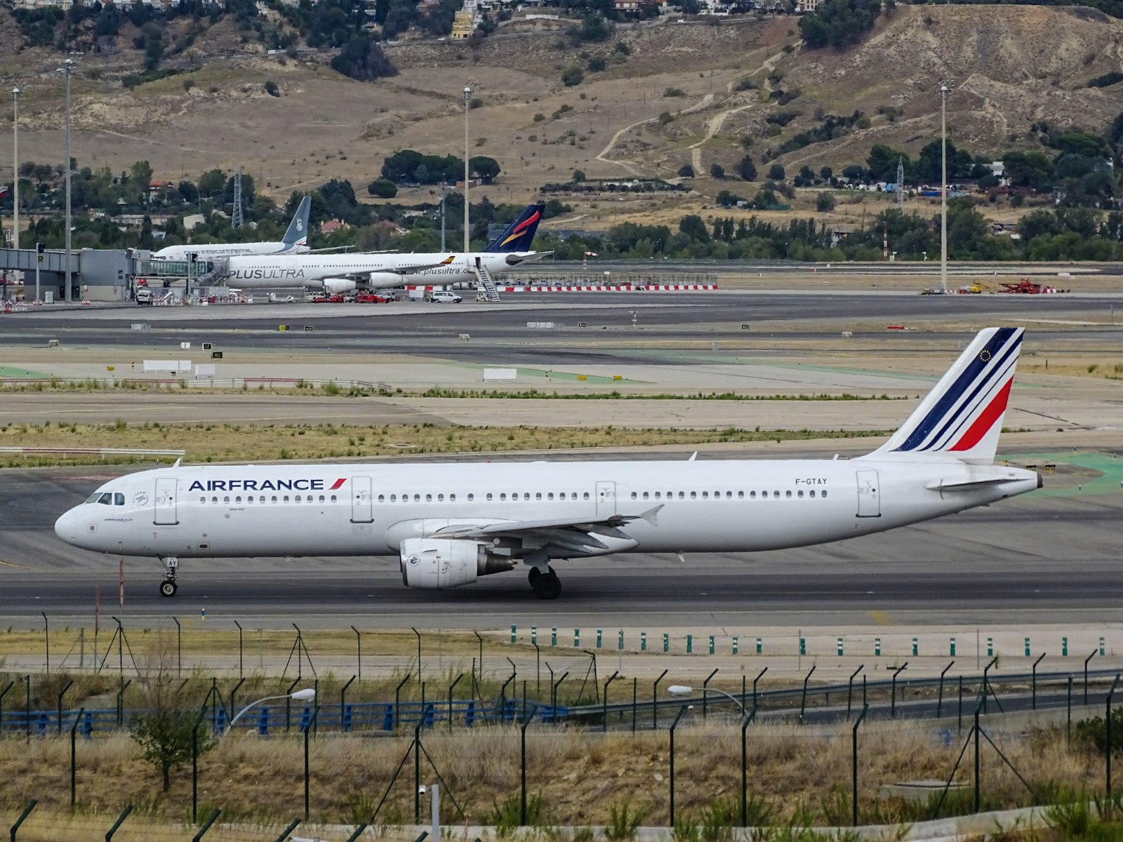 Avion Air France blanc en vol