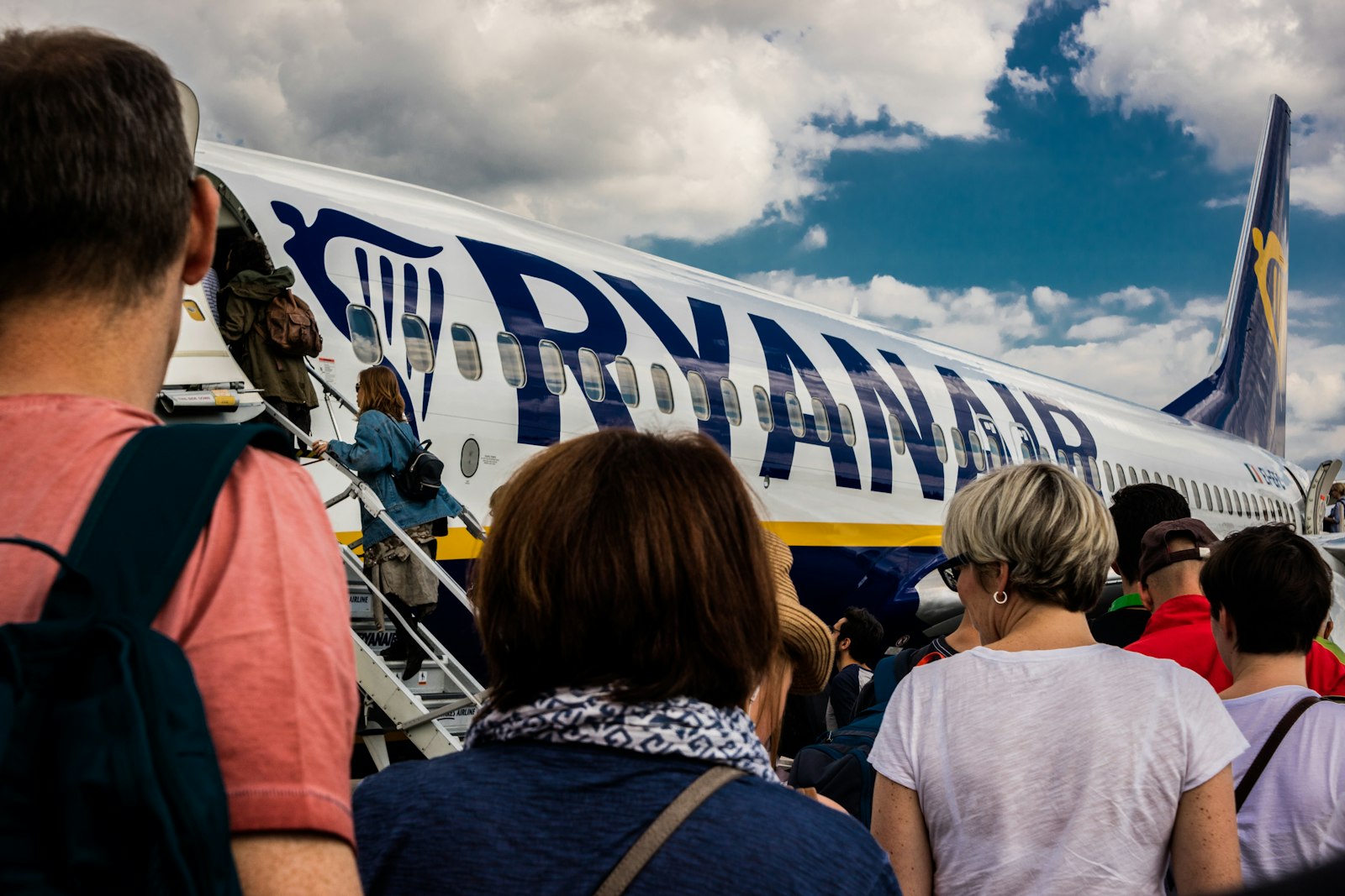 Passagers embarquant dans un avion Ryanair Image